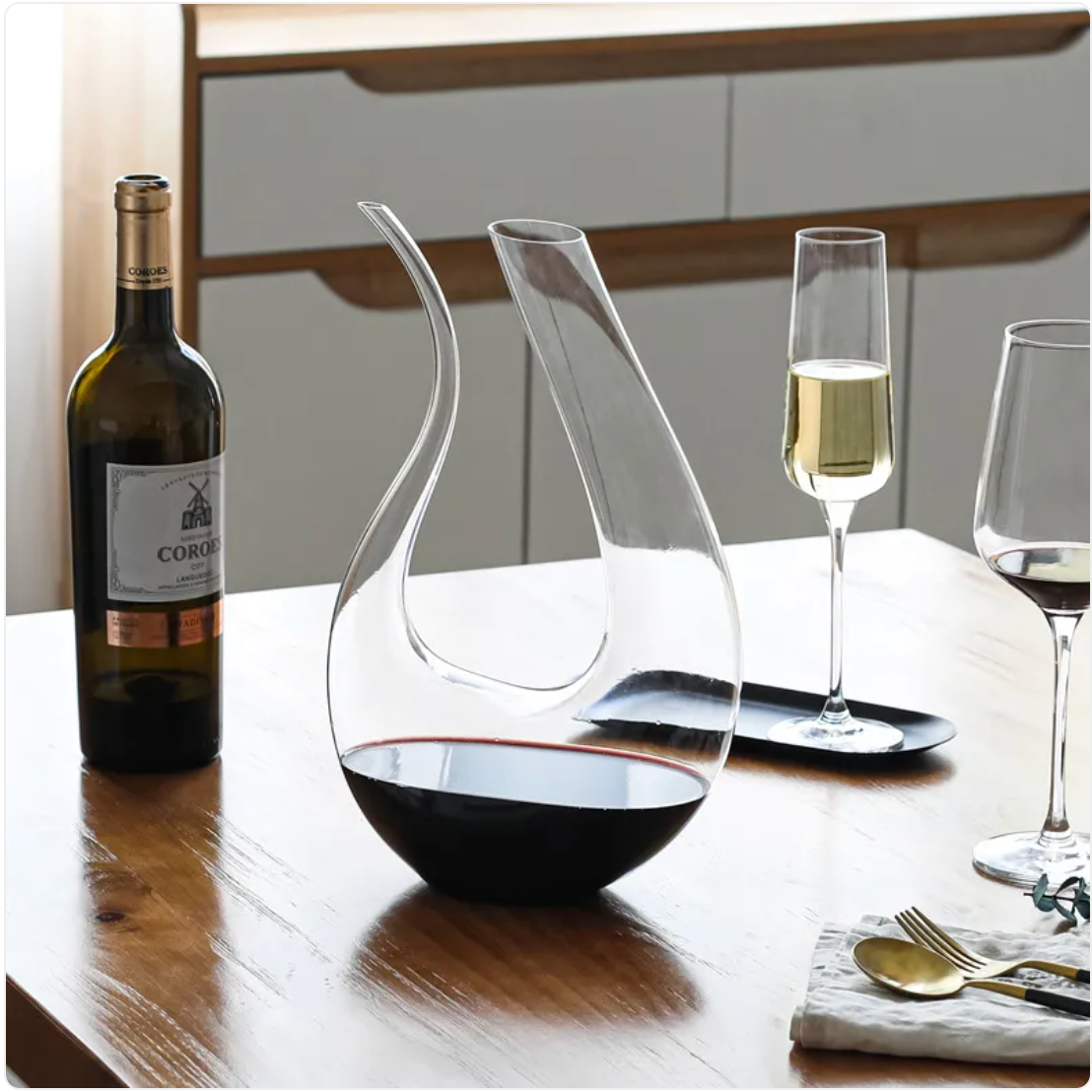 Elegant U-Shape Crystal Dispenser